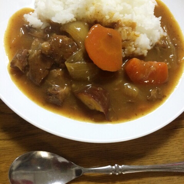 旨味たっぷり♪牛すじカレー